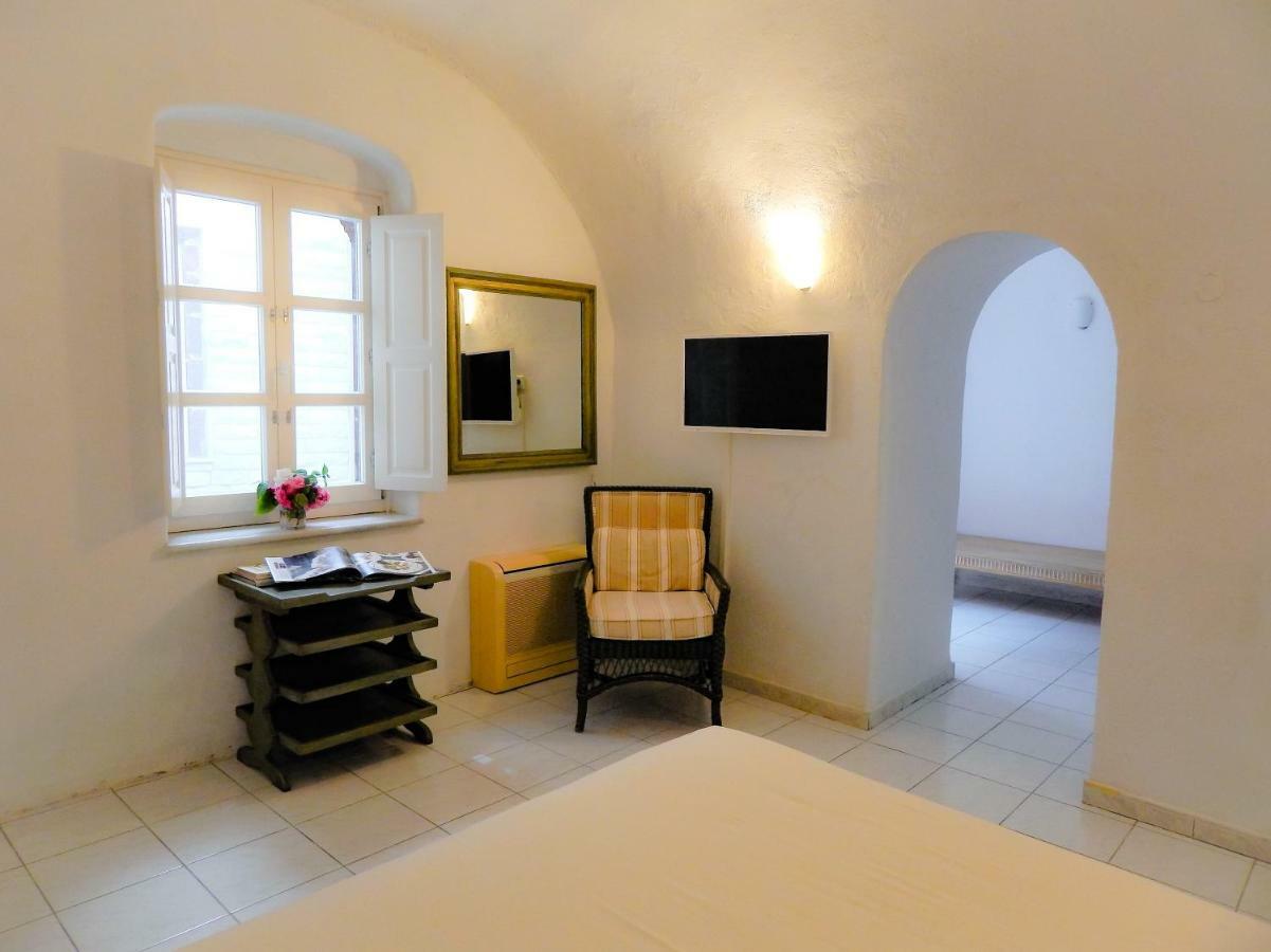 Le Petit Greek Hotel ฟิรา ภายนอก รูปภาพ